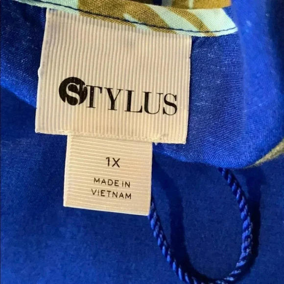 Stylus‎ 1X Plus-size multi-color floral with stripes tunic - Picture 6 of 9